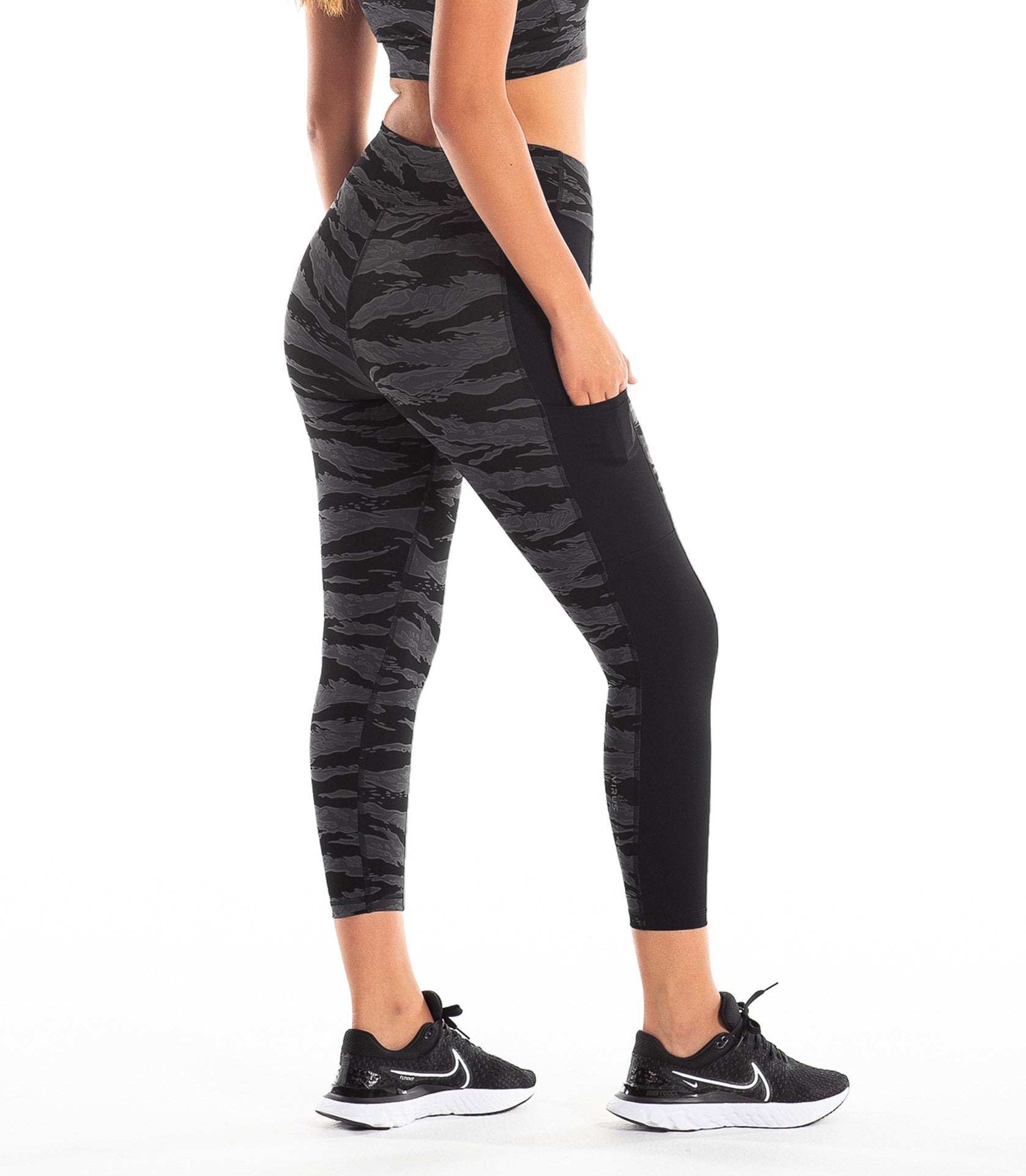 Agile ⅞ Tech Pants - VIRUS® Performance Apparel